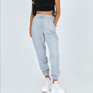 Grey sweatpants from Princess Polly 🕊🤍